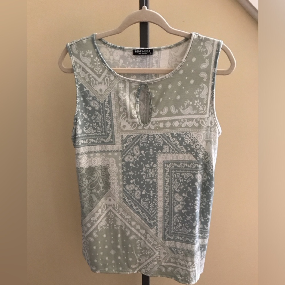 HEIMISH NWT Top Blue Grey Sleeveless Crew Size Small - Large